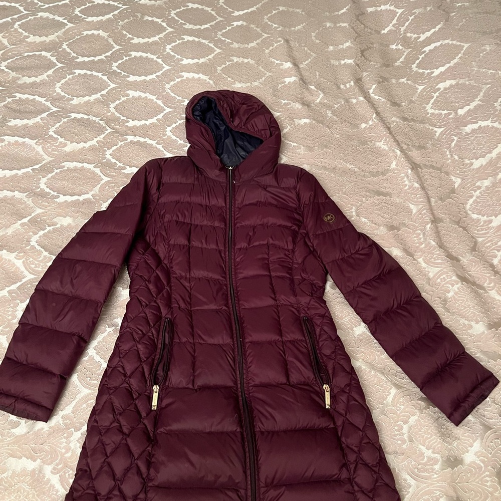 Very good condition,only zip the holder is broken
